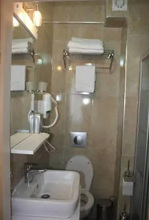 Global Hotel *